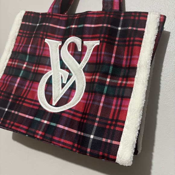 Victoria's Secret Tartan Plaid Shearling Logo Shoulder Tote Bag Red Green White - Picture 2 of 9
